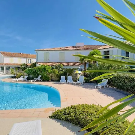 Dans Avec Piscine Apartment *